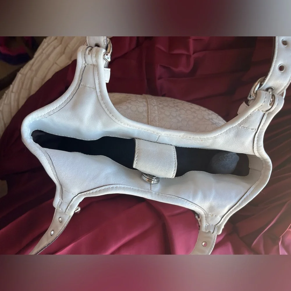 Coach Vintage Soho Sm Signature Logo &
Leather. - Picture 9 of 16